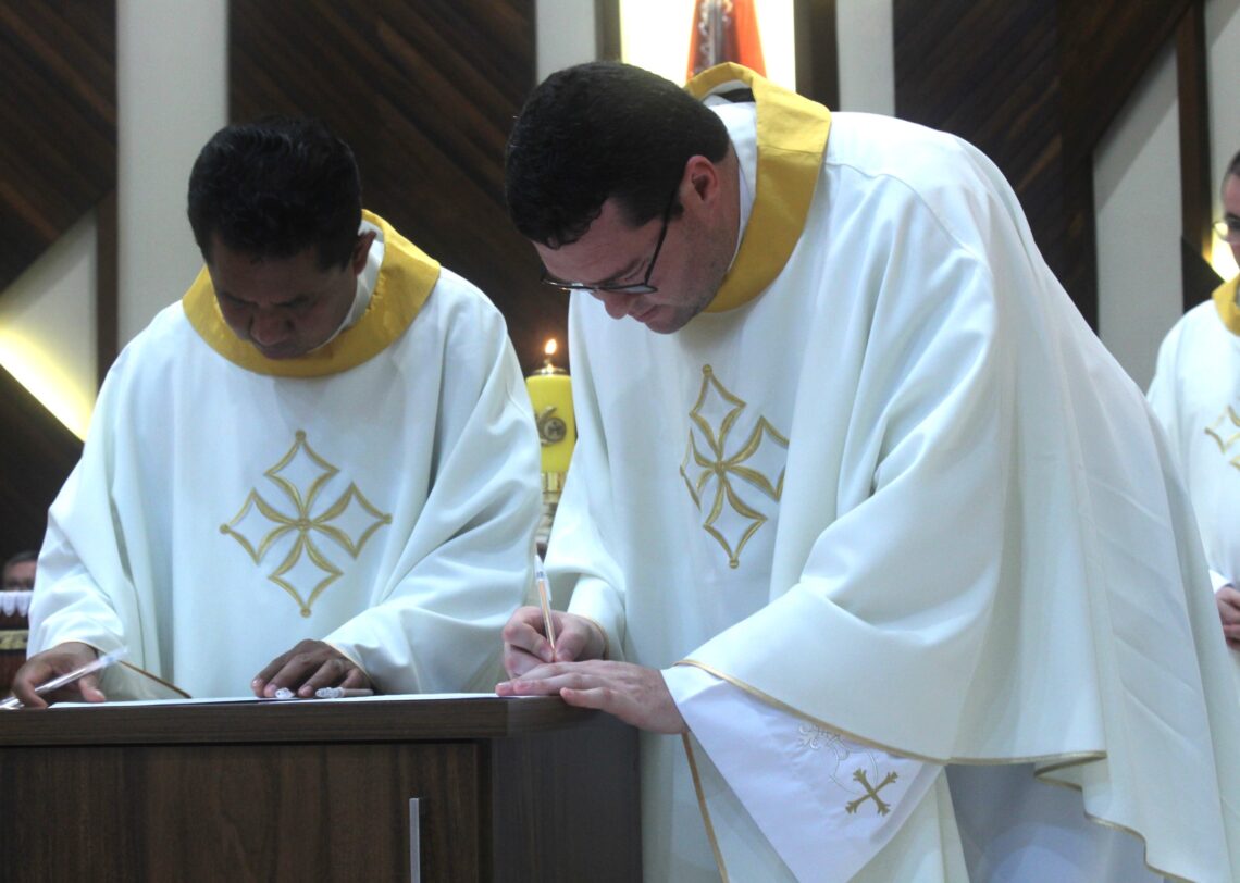 Padre Daniel é ordenado na Matriz Senhor Bom Jesus