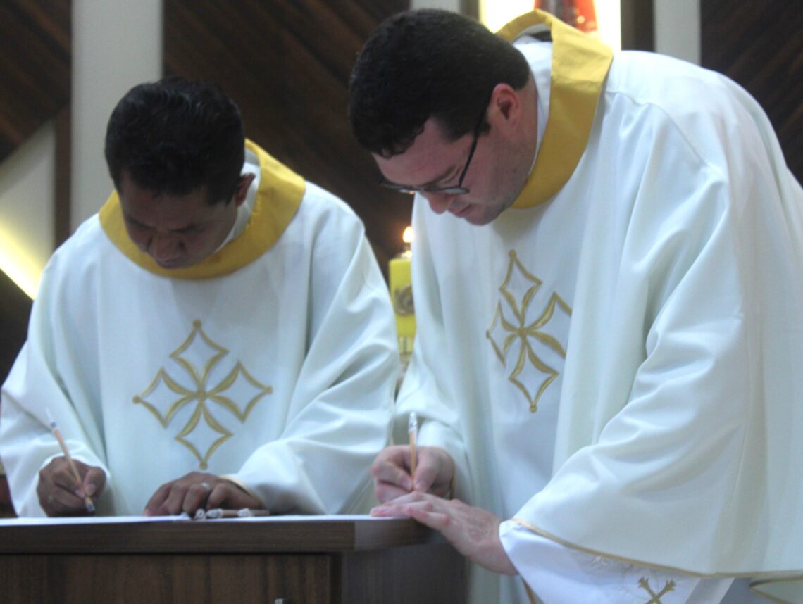 Padre Daniel é ordenado na Matriz Senhor Bom Jesus
