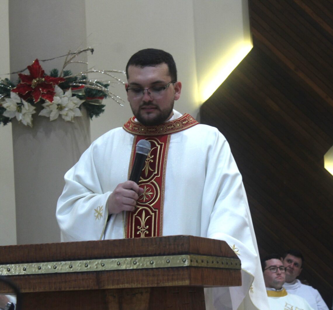 Padre Daniel é ordenado na Matriz Senhor Bom Jesus