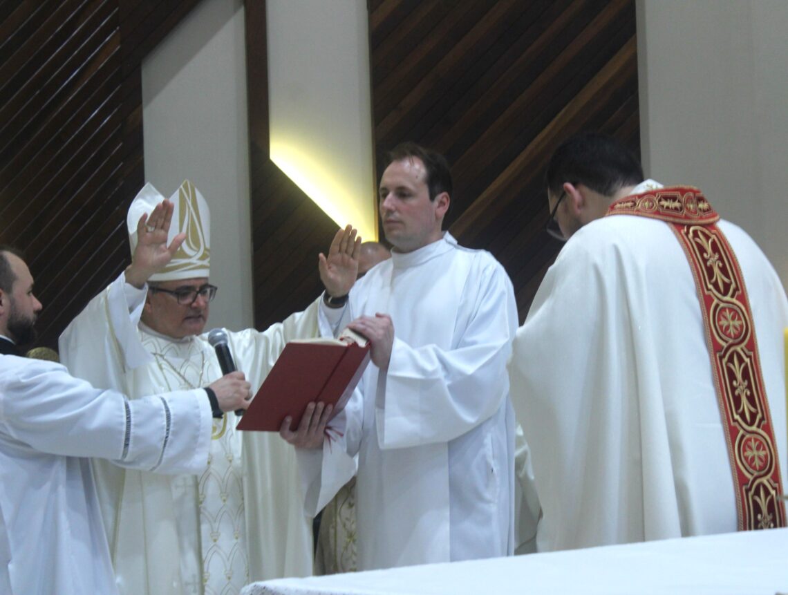 Padre Daniel é ordenado na Matriz Senhor Bom Jesus