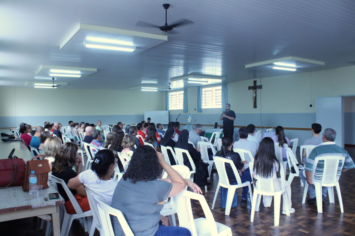 Coordenadores de Mece’s e coroinhas participam de Encontro Diocesano