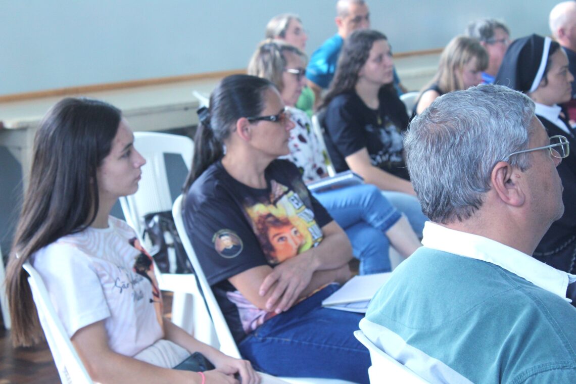 Coordenadores de Mece’s e coroinhas participam de Encontro Diocesano