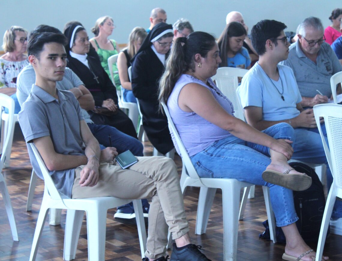 Coordenadores de Mece’s e coroinhas participam de Encontro Diocesano