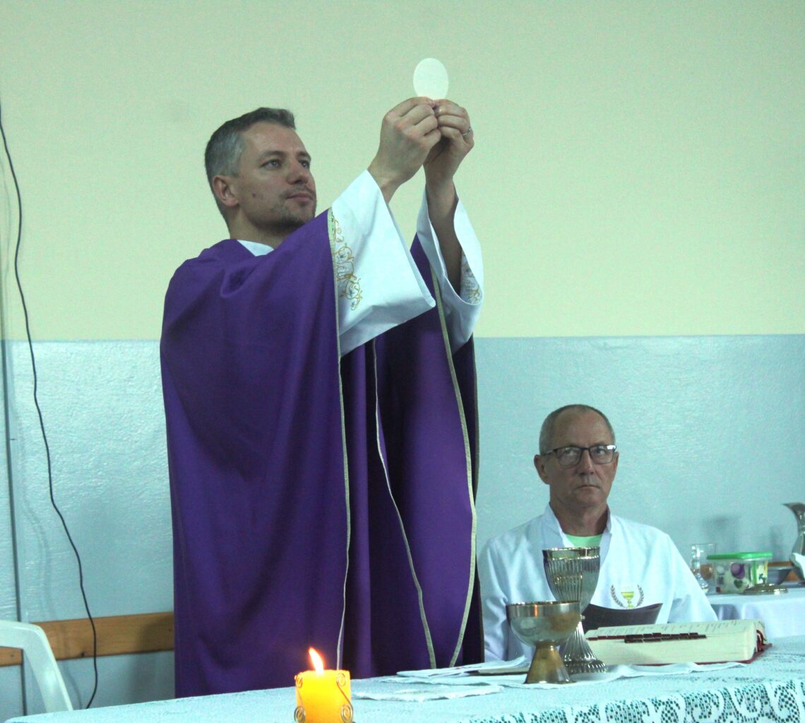 Coordenadores de Mece’s e coroinhas participam de Encontro Diocesano
