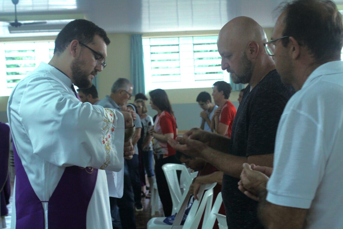 Coordenadores de Mece’s e coroinhas participam de Encontro Diocesano