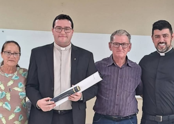 Pe. João Henrique Lunkes, recebe diploma de Mestre em Direito Canônico
