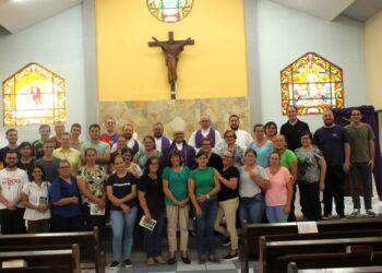 Zeladoras de capelinhas da Paróquia de Santo Antônio do Iratim visitam Seminário Rainha das Missões