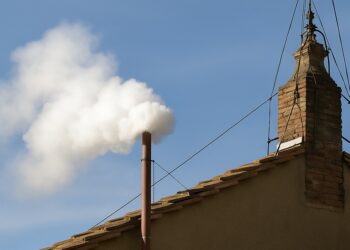 A eleição do Papa, desde a fumaça branca até o “Habemus Papam”