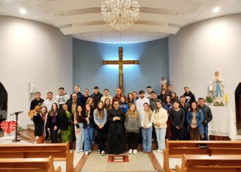 Jovens de Antônio Olinto se reúnem para Vigília Carismática