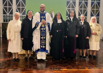 Madres vindas da Polônia visitam Paróquia Santa Bárbara