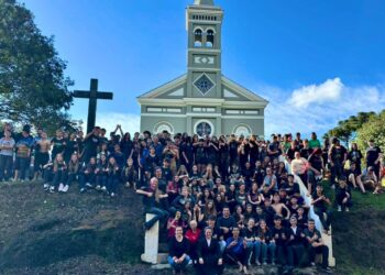 Crismandos celebram Pentecostes com fé, alegria e espiritualidade na Paróquia São João Batista