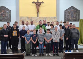 16 meninos entre 12 e 14 anos participam de Encontro Vocacional