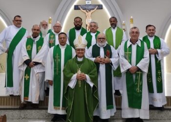 Dom Walter Jorge conduz retiro com padres Piamartinos