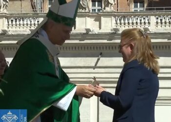 Catequista do Paraná recebe o ministério de catequista das mãos do Papa Leão XIV