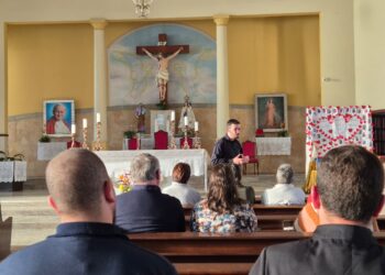 Seminaristas e equipe formativa visitam paróquias para incentivar vocações