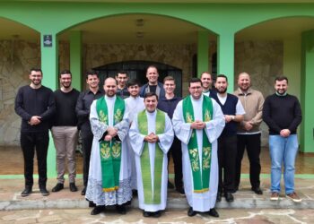 Seminaristas vivenciam retiro anual de espiritualidade