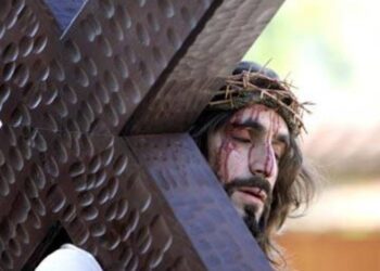 Exaltação da Santa Cruz – Elevado na Cruz, elevado no altar