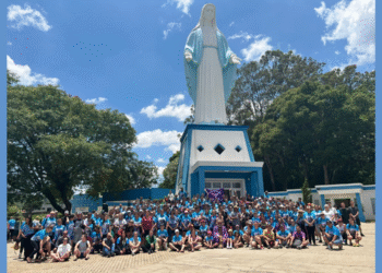 4ª Caminhada ao Santuário de Nossa Senhora das Graças em Irati reúne mais de 700 peregrinos em um testemunho de fé e superação