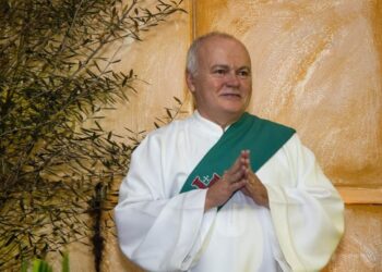 Diácono de Curitiba (PR) celebra 25 anos de ministério e lança livro sobre o diaconato permanente