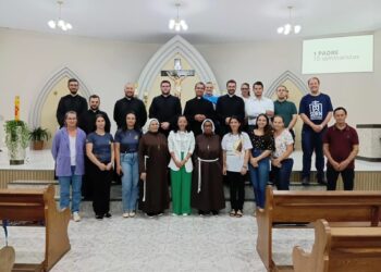 Paróquia São Sebastião Mártir acolhe visita da Pastoral Vocacional e seminaristas