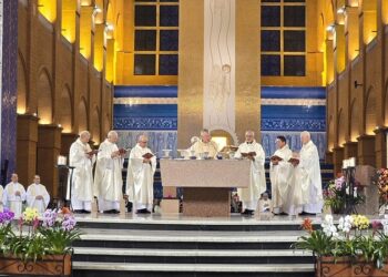 “Seguir Aquele que nos amou primeiro”, disse o cardeal Spengler na homilia da 1ª celebração eucarística