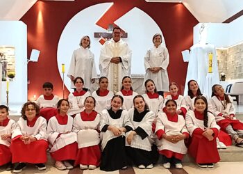 Paróquia Nossa Senhora do Perpétuo Socorro acolhe novos coroinhas em São Mateus do Sul