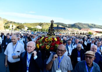 Bispos concluem retiro espiritual com procissão mariana, adoração e Santa Missa na Basílica de Aparecida