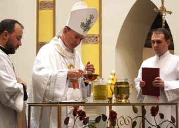 Missa do Crisma: momento de unidade, renovação e bênção dos Santos Óleos