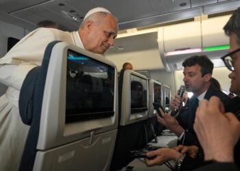 Papa: como pastor, não posso ser a favor da guerra; há muitos mortos inocentes