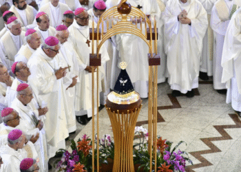 Em mensagem ao povo de Deus, bispos do Brasil reafirmam e renovam o compromisso de evangelizar