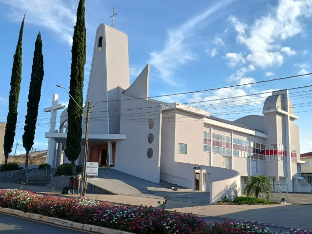 PAROQUIA-MODELO-640x480