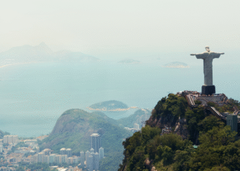 Cristo Redentor recebe projeção em homenagem à Venezuela e reforça campanha de solidariedade da Igreja no Brasil