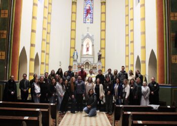 Coordenadora Regional da PASCOM assessora encontro diocesano na Catedral