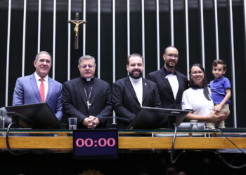 Sessão Solene na Câmara dos Deputados celebra a importância da família no magistério da Igreja Católica