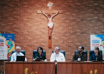 Mesa de abertura do Encontro da Rede para a Cultura do Cuidado destaca articulação e compromisso da Igreja na América Latina